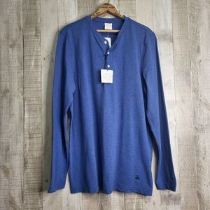 Brooks Brothers Men's Blue Henley Shirt. Size Medium.